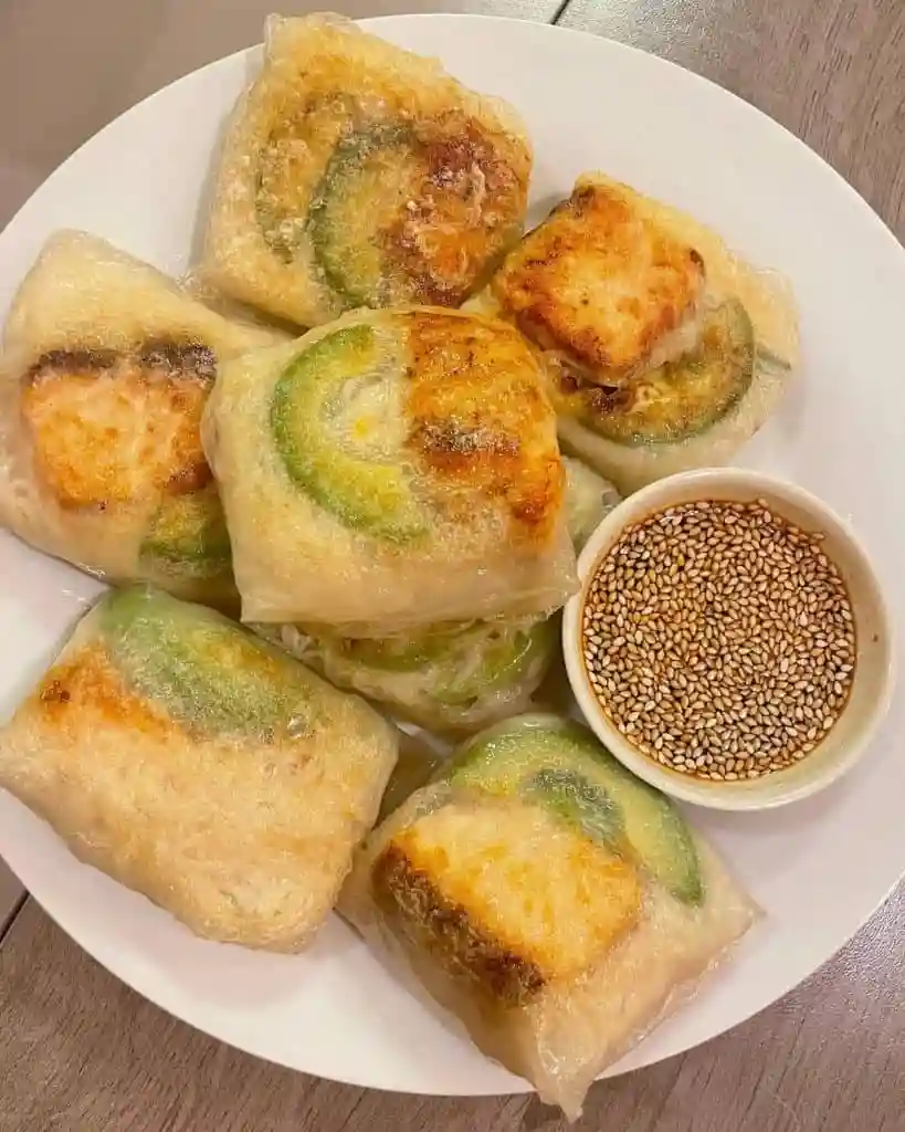 Crispy Salmon Rice Paper Rolls
